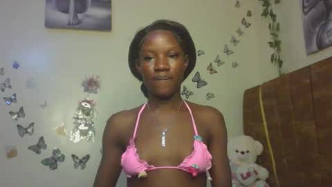 Snapshot of hot_petite100 chatting on 02-15-26, 07:10 hot petite100 online show from 02-15-26, 07:10