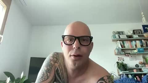 letmedoo2 online show from 04-27-26, 06:44