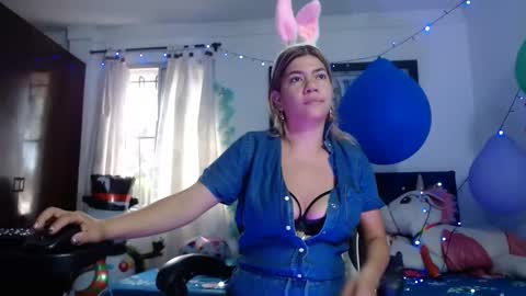 Snapshot of hot_sexy_bunny chatting on 01-18-25, 12:36 hot sexy bunny online show from 01-18-25, 12:36