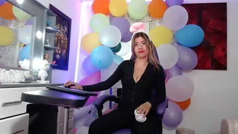 Snapshot of hot_sexy_bunny chatting on 09-14-25, 03:44 hot sexy bunny online show from 09-14-25, 03:44