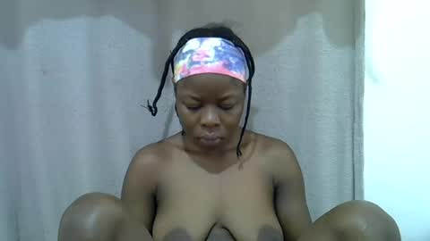 Snapshot of hot_shayla chatting on 07-08-26, 11:37 esiiii online show from 07-08-26, 11:37
