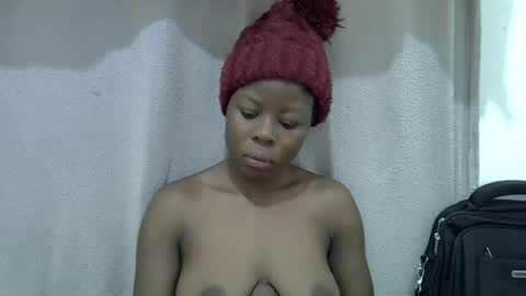 Snapshot of hot_shayla chatting on 07-28-26, 01:32 esiiii online show from 07-28-26, 01:32