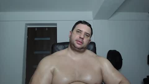 Snapshot of hot_stefano1 chatting on 10-19-25, 04:35 Stefano.. online show from 10-19-25, 04:35