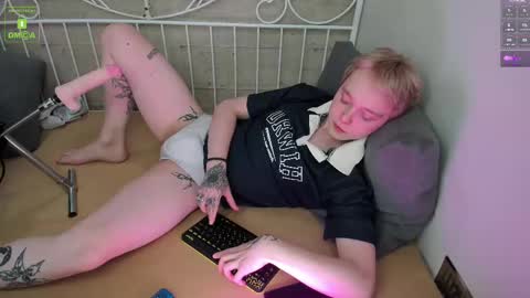 Snapshot of hot_twinkboy chatting on 02-19-25, 02:01 hot_twinkboy online show from 02-19-25, 02:01
