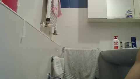 Snapshot of hotandwild2003 chatting on 02-18-26, 11:33 hotandwild2003 online show from 02-18-26, 11:33