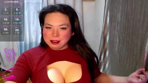Snapshot of hotasian_mama chatting on 10-15-25, 08:03 Grace online show from 10-15-25, 08:03