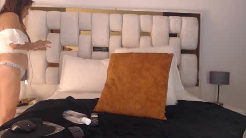 Snapshot of hotbellamilf chatting on 10-09-25, 11:47 Bella Milf online show from 10-09-25, 11:47