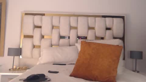 Snapshot of hotbellamilf chatting on 10-17-25, 12:36 Bella Milf online show from 10-17-25, 12:36