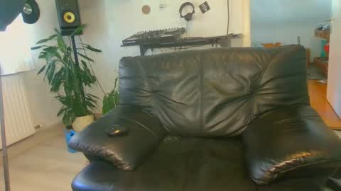 hotboy32891282 online show from 05-27-26, 02:03