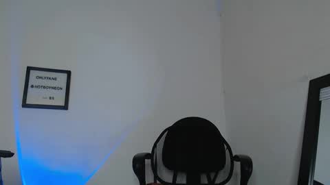 Snapshot of hotboyneon490 chatting on 12-27-24, 11:42 Alex Neon online show from 12-27-24, 11:42