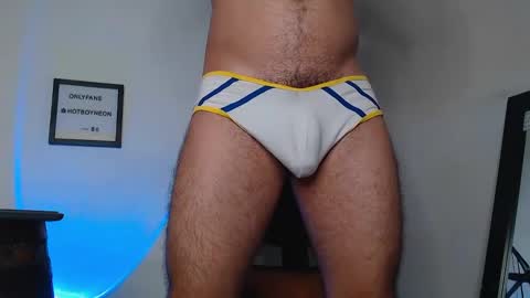 Snapshot of hotboyneon490 chatting on 12-29-24, 12:20 Alex Neon online show from 12-29-24, 12:20
