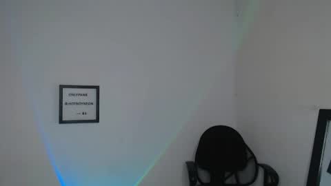 Snapshot of hotboyneon490 chatting on 01-12-25, 11:36 Alex Neon online show from 01-12-25, 11:36