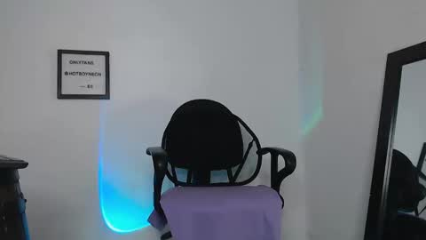 Snapshot of hotboyneon490 chatting on 01-31-25, 09:05 Alex Neon online show from 01-31-25, 09:05