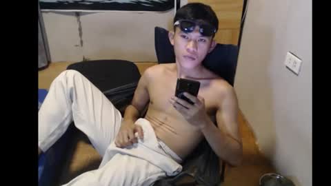 Snapshot of hotcuteasianxx chatting on 10-23-25, 08:35 hotcuteasianxx online show from 10-23-25, 08:35