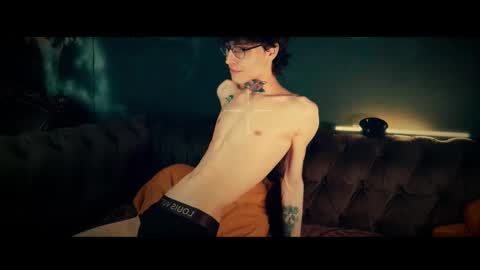 Snapshot of hotdogswaitingaports chatting on 03-12-26, 02:45 Archi Stewart online show from 03-12-26, 02:45