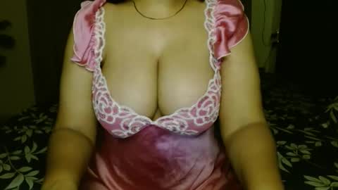 Snapshot of hoteliza6 chatting on 09-24-25, 04:32 Eliza i dont show face in any show online show from 09-24-25, 04:32