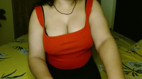 Snapshot of hoteliza6 chatting on 10-31-25, 10:00 Eliza i dont show face in any show online show from 10-31-25, 10:00