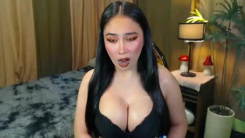 Snapshot of hotevatrans chatting on 11-05-25, 11:05 EVA online show from 11-05-25, 11:05