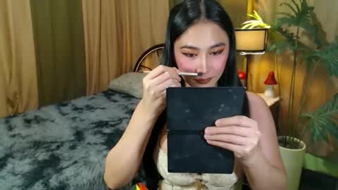 Snapshot of hotevatrans chatting on 11-06-25, 11:15 EVA online show from 11-06-25, 11:15