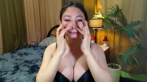 Snapshot of hotevatrans chatting on 11-09-25, 10:30 EVA online show from 11-09-25, 10:30