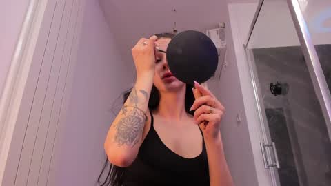 hotfallingdevil online show from 03-18-26, 05:54