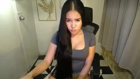 Snapshot of hotfoxxygwen69 chatting on 01-08-26, 05:15 GWEN online show from 01-08-26, 05:15