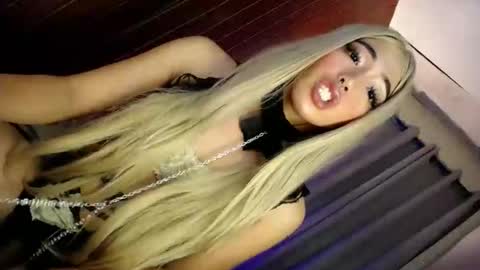 hotfucking_queen1111 online show from 05-31-26, 09:16