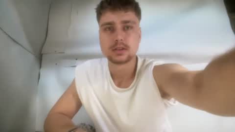 Snapshot of hotgentleman_3003 chatting on 07-28-26, 04:39 William online show from 07-28-26, 04:39