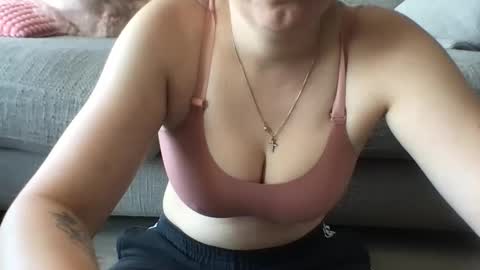 Snapshot of hotgirlbigbutt chatting on 09-19-25, 05:13 hotgirlbigbutt online show from 09-19-25, 05:13