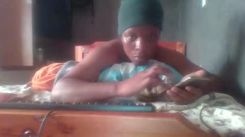 Snapshot of hotguyy001 chatting on 02-15-25, 10:00 hotguyy001 online show from 02-15-25, 10:00