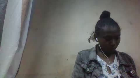 Snapshot of hotiesveronique chatting on 09-17-25, 07:54 veronique online show from 09-17-25, 07:54