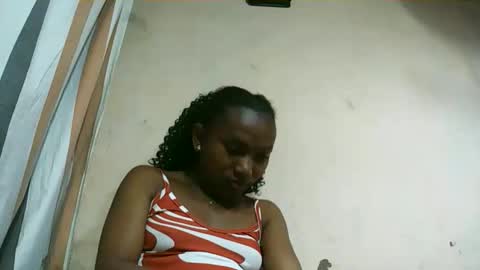 Snapshot of hotiesveronique chatting on 09-28-25, 10:09 veronique online show from 09-28-25, 10:09