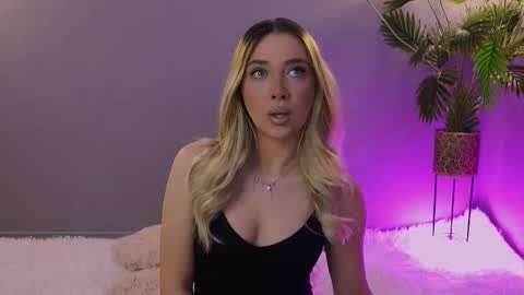 Snapshot of hotjessxx chatting on 03-23-26, 03:54 Maria online show from 03-23-26, 03:54