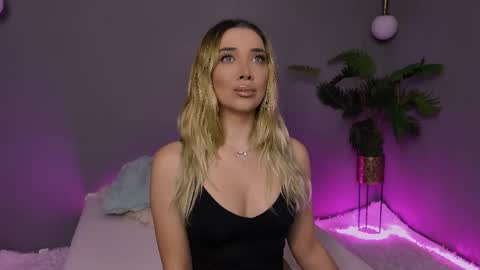 Snapshot of hotjessxx chatting on 03-25-26, 05:02 Maria online show from 03-25-26, 05:02