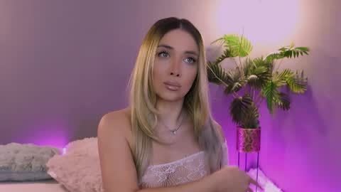 Snapshot of hotjessxx chatting on 03-28-26, 05:23 Maria online show from 03-28-26, 05:23