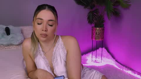 Snapshot of hotjessxx chatting on 03-31-26, 06:47 Maria online show from 03-31-26, 06:47