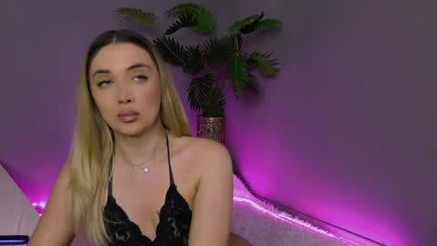 Snapshot of hotjessxx chatting on 04-07-26, 03:23 Maria online show from 04-07-26, 03:23