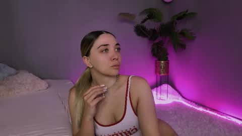 Snapshot of hotjessxx chatting on 04-10-26, 08:52 Maria online show from 04-10-26, 08:52