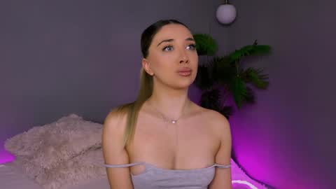 Snapshot of hotjessxx chatting on 04-16-26, 04:02 Maria online show from 04-16-26, 04:02