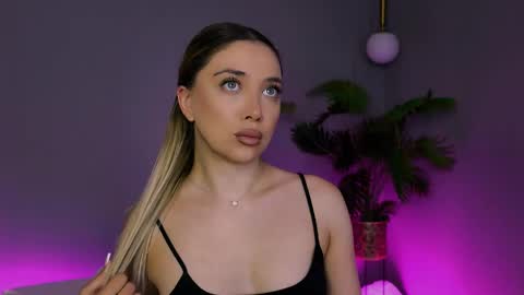 Snapshot of hotjessxx chatting on 04-20-26, 03:42 Maria online show from 04-20-26, 03:42
