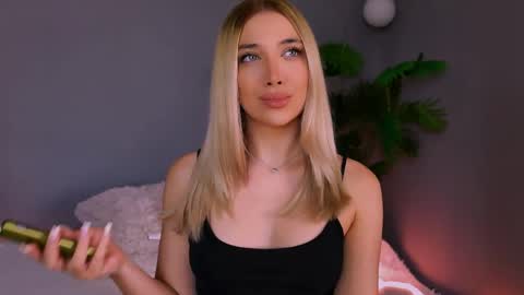 Snapshot of hotjessxx chatting on 04-27-26, 06:44 Maria online show from 04-27-26, 06:44