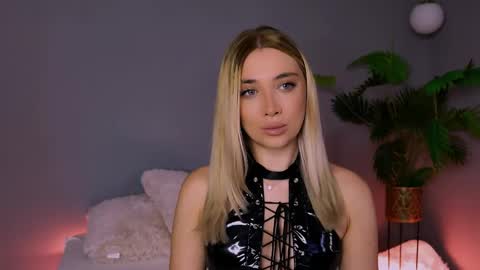 Snapshot of hotjessxx chatting on 04-29-26, 04:05 Maria online show from 04-29-26, 04:05