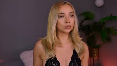 Snapshot of hotjessxx chatting on 05-15-26, 05:47 Maria online show from 05-15-26, 05:47