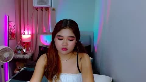 Layla online show from 12-14-24, 10:24