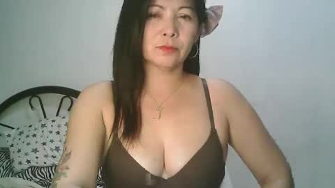 Snapshot of hotmamajen4u chatting on 02-23-26, 02:03 hotmamajen4u online show from 02-23-26, 02:03