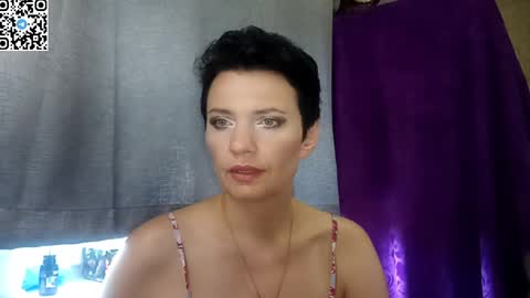 hotmamaqueen234 online show from 06-10-26, 10:36