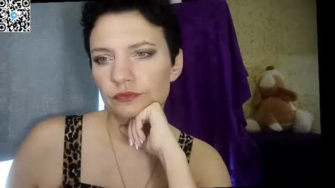 hotmamaqueen234 online show from 06-15-26, 07:21