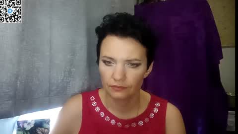 hotmamaqueen234 online show from 06-17-26, 11:45