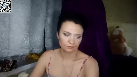 hotmamaqueen234 online show from 06-17-26, 11:49