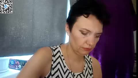 hotmamaqueen234 online show from 06-18-26, 11:58